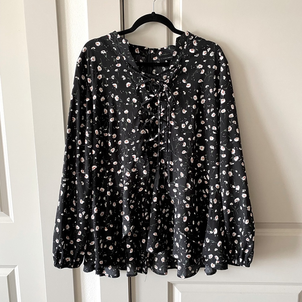 Lane Bryant long sleeved lace up floral blouse size 18